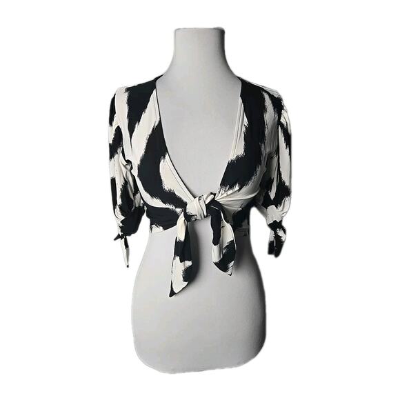 EXPRESS Black & White Tie-Front Cropped Jersey Sweater Top Size XS NWT $49.95 - Picture 1 of 5
